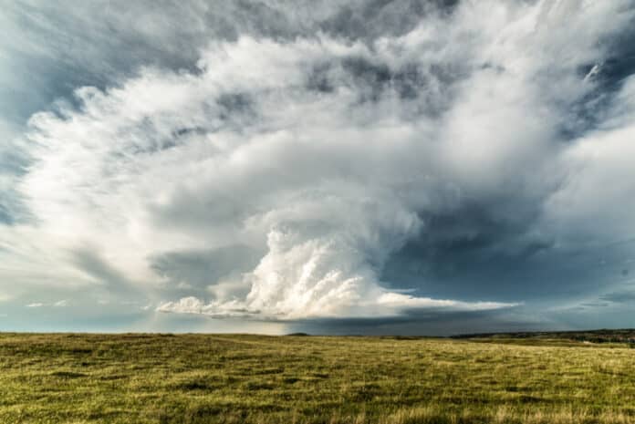 dramatic-supercell-storm-in-southern-montana-perf-2022-03-07-23-54-36-utc-1