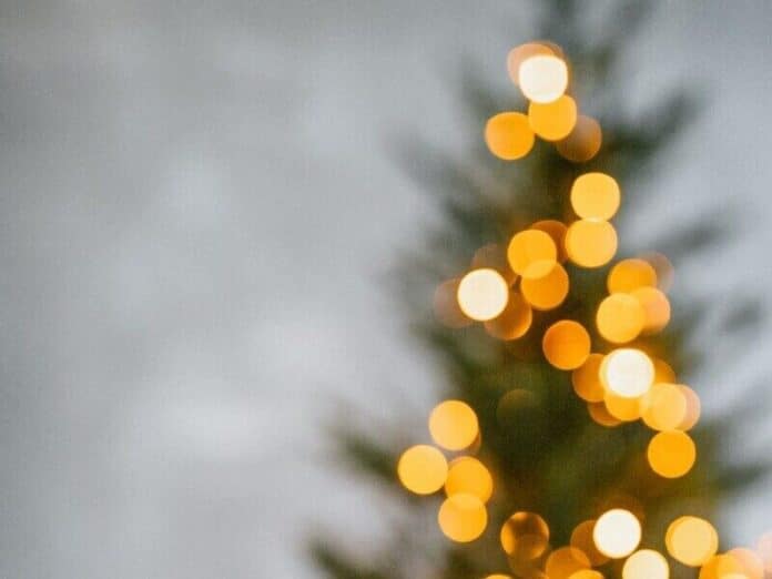 Simple-Faded-Christmas-Tree-Lights-Instagram-Post-e1701728932605