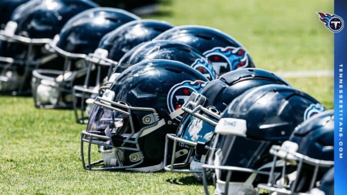 titans-helmets-2