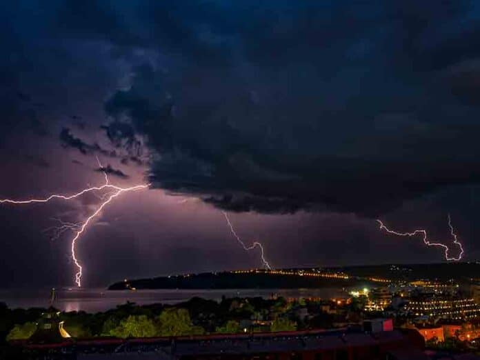Lightning Weather Conditions Lightning weather conditions for local forecast