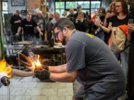 Nashville Zoo Hosts Live Glassblowing Fundraiser Featuring Artist Grant Garmezy