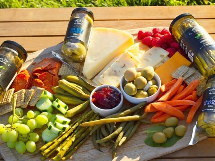 Tips for building a vibrant charcuterie board