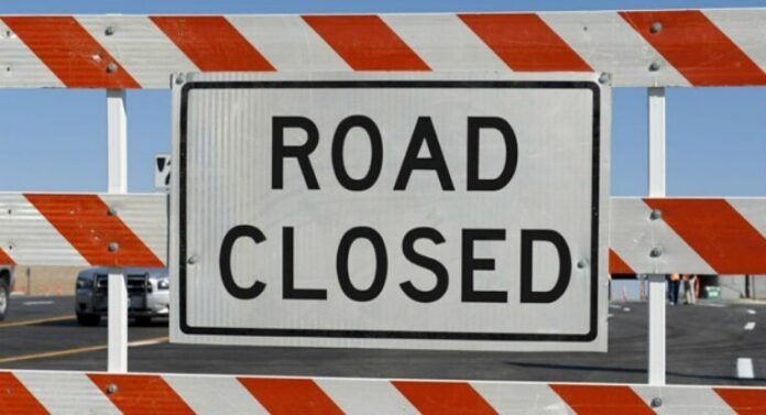 road-closed-sign road-closed-sign