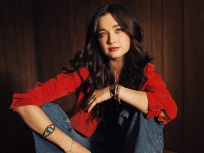 Kinsley_GeneralPressPhoto_HannahGrayHall