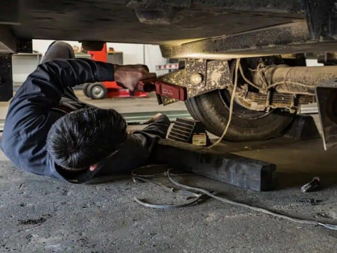 warning signs that your trailer axles need attention
