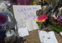 Photos: Fans Pay Tribute to Dolly Parton