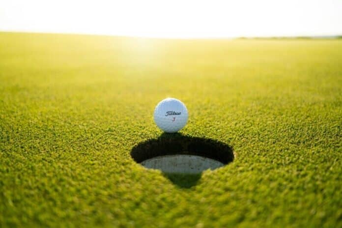golf-by-soheb-zaidi-awin-9RBlpE-unsplash