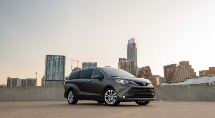 2022_Toyota_Sienna_Platinum_Predawn-Gray-Mica_017